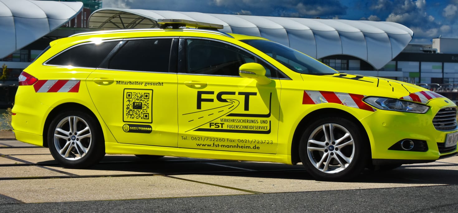 FST Auto vor dem Mannheimer Schloss